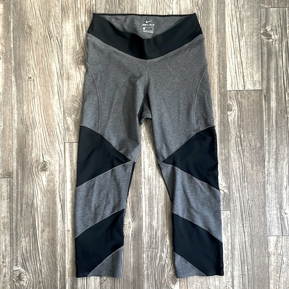 NIKE dri-fit 3/4 length athletic leggings